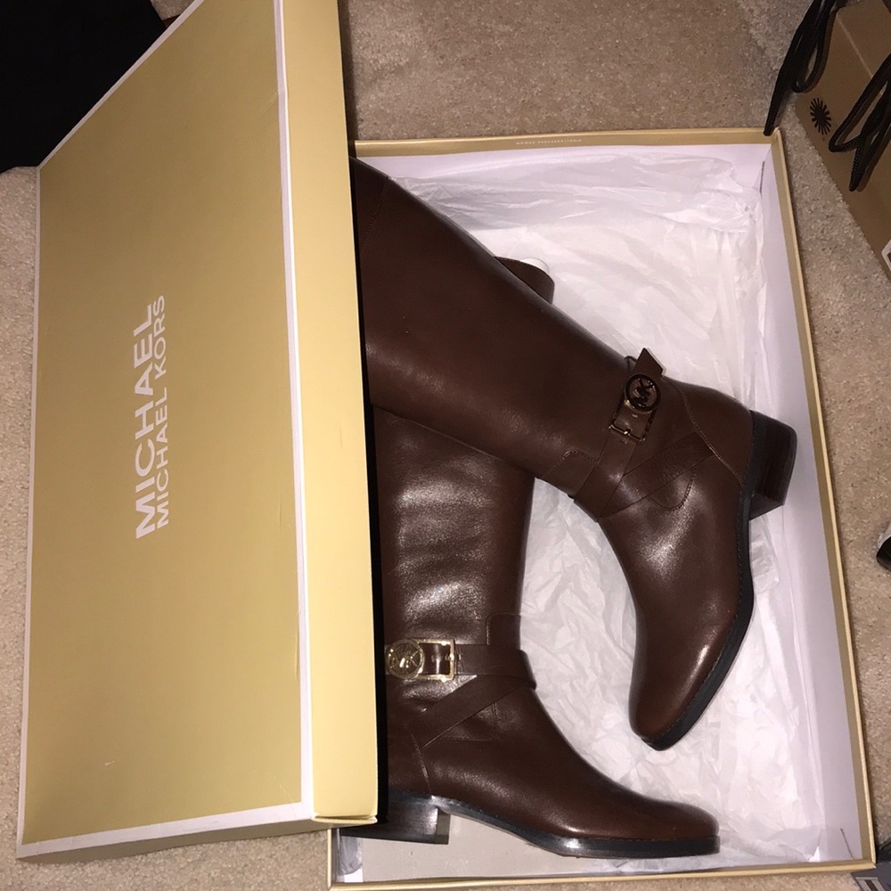 NWT (in box). Michael Kors brown leather boots. Gold hardware. Worn one time.